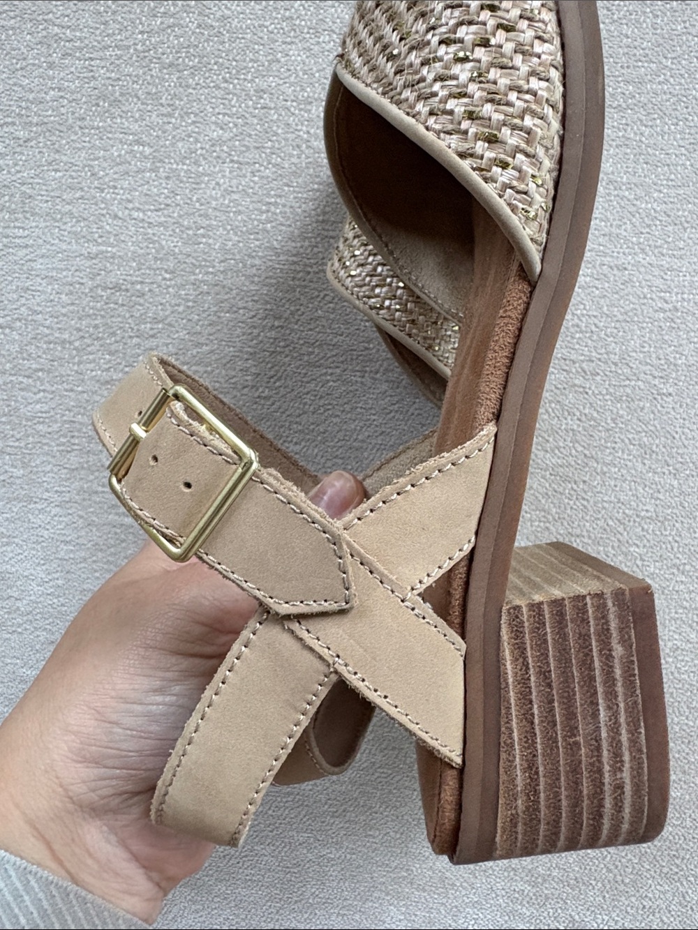 TOMS “Jaclyn” Heel in beige/gold - Picture 4 of 5